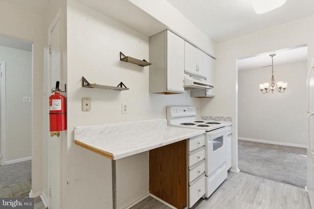 305-A CYPRESS POINT CIR, Mount Laurel, NJ 08054