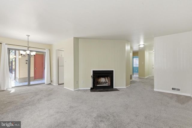 305-A CYPRESS POINT CIR, Mount Laurel, NJ 08054