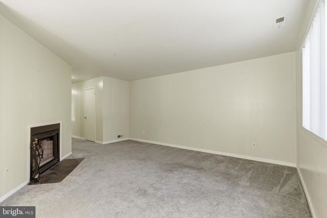 305-A CYPRESS POINT CIR, Mount Laurel, NJ 08054