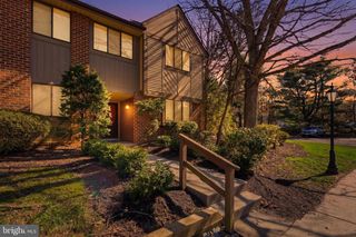 305-A CYPRESS POINT CIR, Mount Laurel, NJ 08054