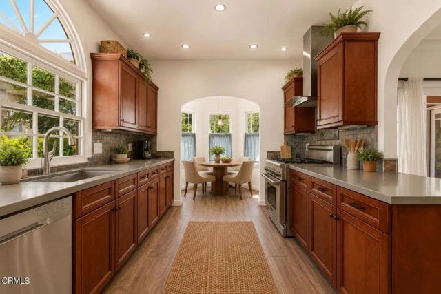 4725 Ambrose Avenue, Los Angeles, CA 90027