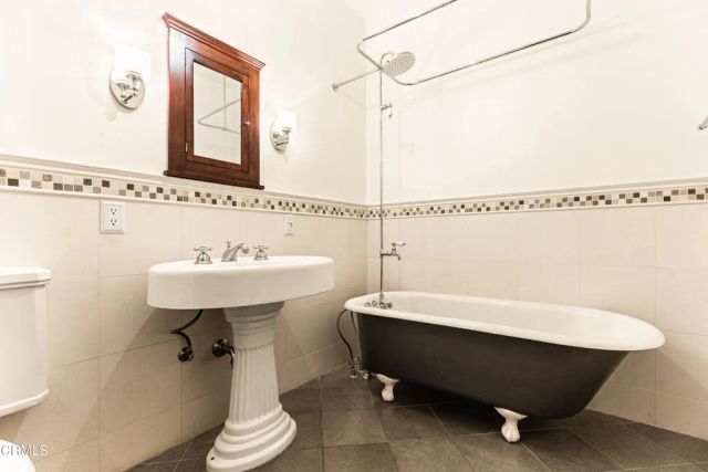 4725 Ambrose Avenue, Los Angeles, CA 90027