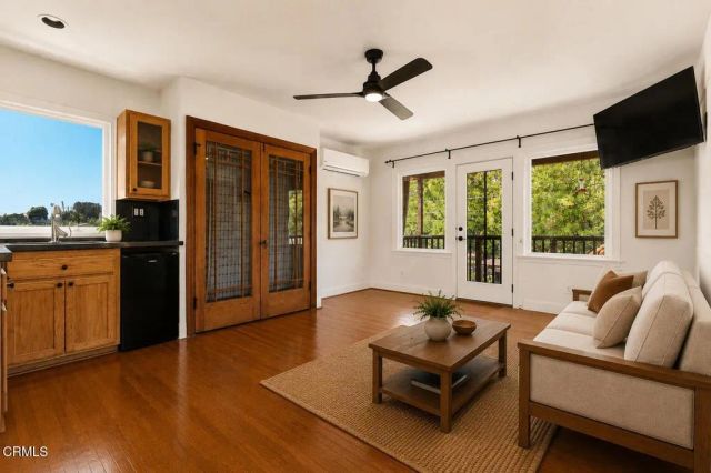 4725 Ambrose Avenue, Los Angeles, CA 90027