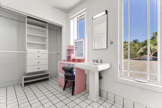 4725 Ambrose Avenue, Los Angeles, CA 90027