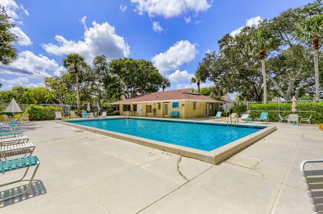 6485 Chasewood Drive G, Jupiter, FL 33458