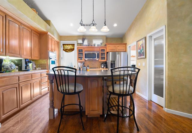 2418 S Stover Street, Visalia, CA 93292