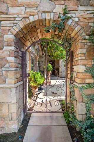 2418 S Stover Street, Visalia, CA 93292