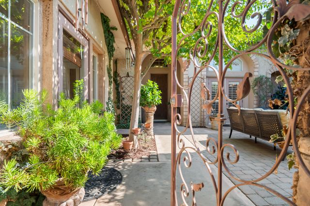 2418 S Stover Street, Visalia, CA 93292