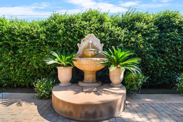 2418 S Stover Street, Visalia, CA 93292