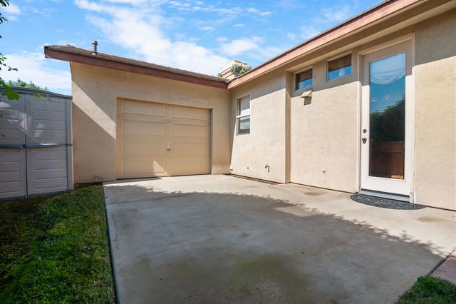 2418 S Stover Street, Visalia, CA 93292