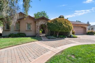 2418 S Stover Street, Visalia, CA 93292