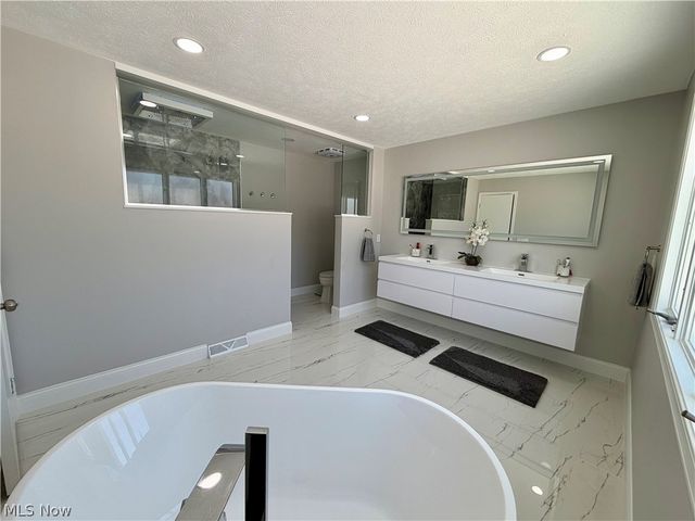 608 Dewitt Drive, Highland Heights, OH 44143
