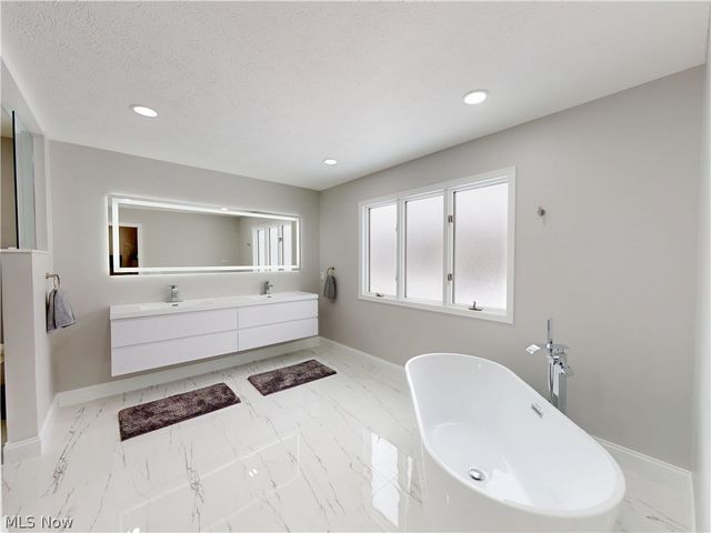 608 Dewitt Drive, Highland Heights, OH 44143