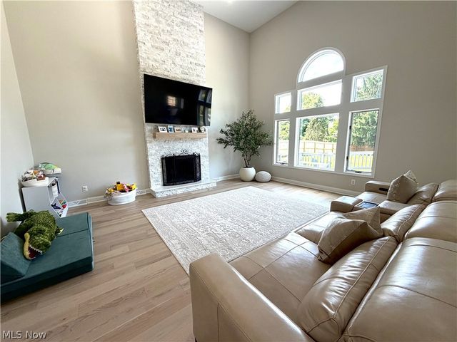608 Dewitt Drive, Highland Heights, OH 44143