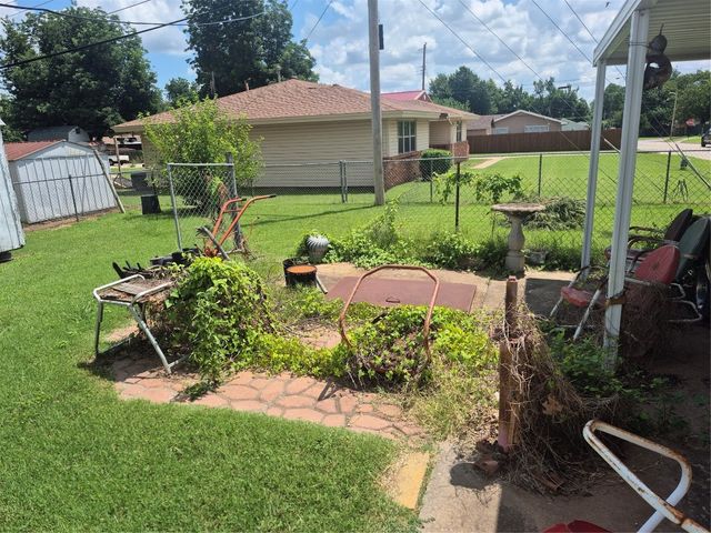 621 S 9th Street, Yukon, OK 73099