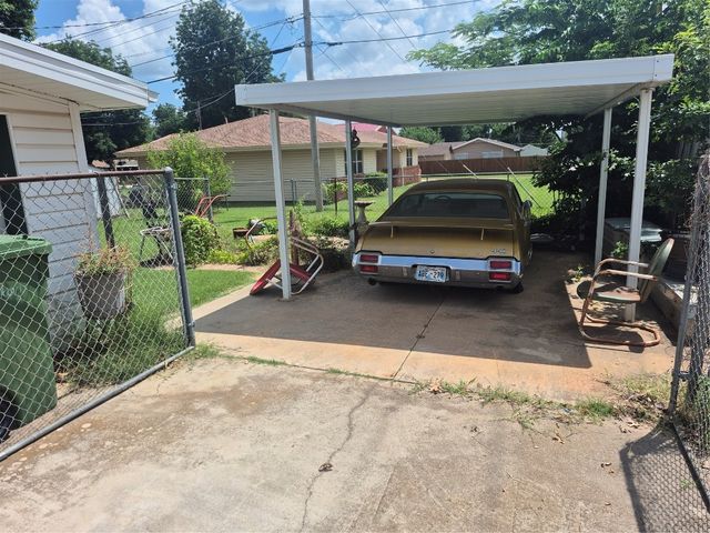 621 S 9th Street, Yukon, OK 73099