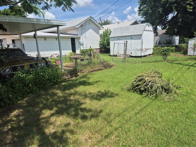 621 S 9th Street, Yukon, OK 73099