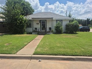 621 S 9th Street, Yukon, OK 73099