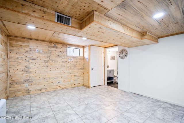 607 Christman Ln, Shepherdsville, KY 40165