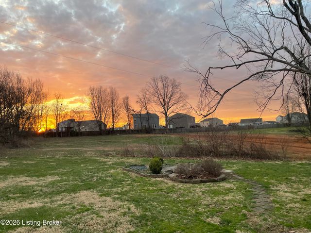 607 Christman Ln, Shepherdsville, KY 40165