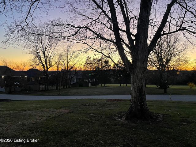 607 Christman Ln, Shepherdsville, KY 40165