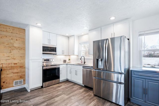 607 Christman Ln, Shepherdsville, KY 40165