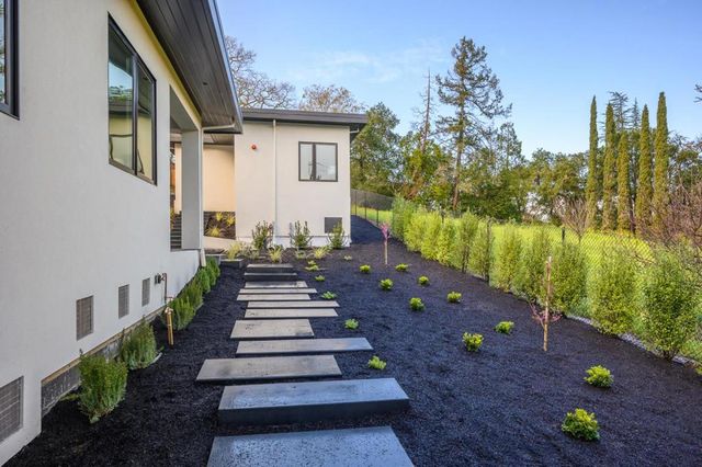 601 Joandra Court, Los Altos, CA 94024