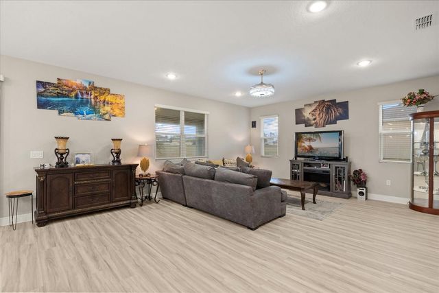 31707 BROADWATER AVENUE, Leesburg, FL 34748