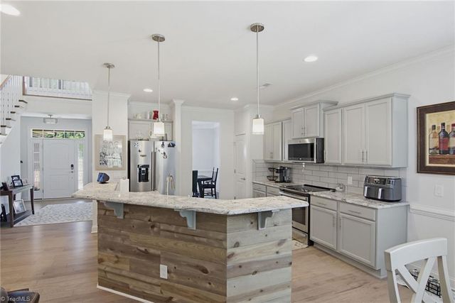 5009 Labella Court, Kernersville, NC 27284