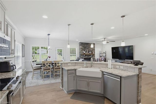 5009 Labella Court, Kernersville, NC 27284