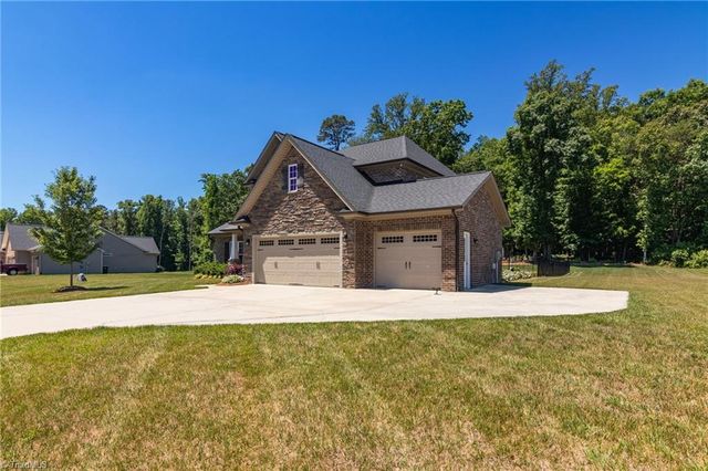 5009 Labella Court, Kernersville, NC 27284
