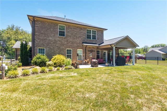 5009 Labella Court, Kernersville, NC 27284