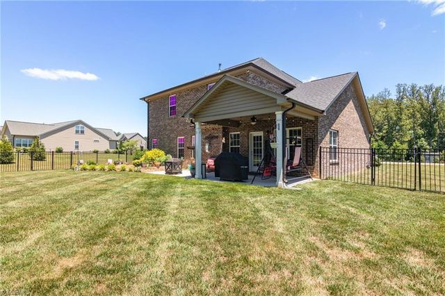 5009 Labella Court, Kernersville, NC 27284