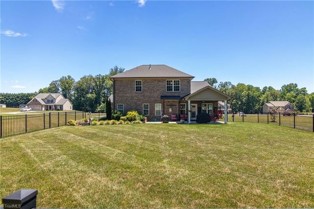 5009 Labella Court, Kernersville, NC 27284