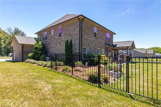 5009 Labella Court, Kernersville, NC 27284