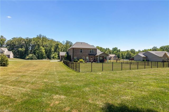 5009 Labella Court, Kernersville, NC 27284