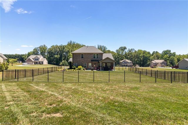 5009 Labella Court, Kernersville, NC 27284