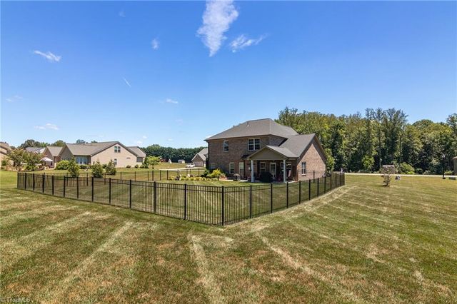 5009 Labella Court, Kernersville, NC 27284