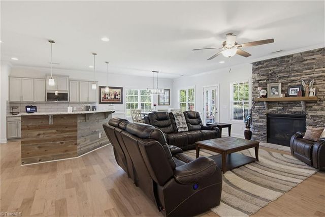 5009 Labella Court, Kernersville, NC 27284