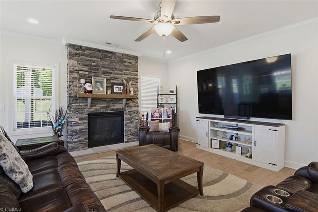 5009 Labella Court, Kernersville, NC 27284
