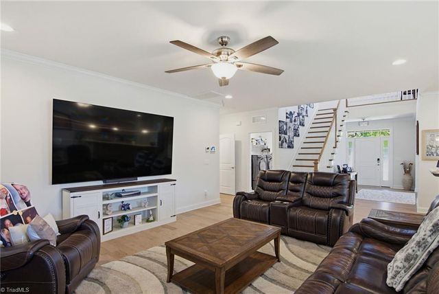 5009 Labella Court, Kernersville, NC 27284