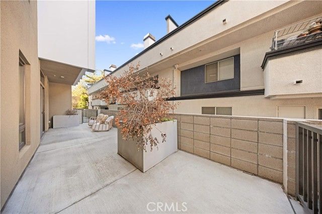 709 E Walnut Street 222, Pasadena, CA 91101