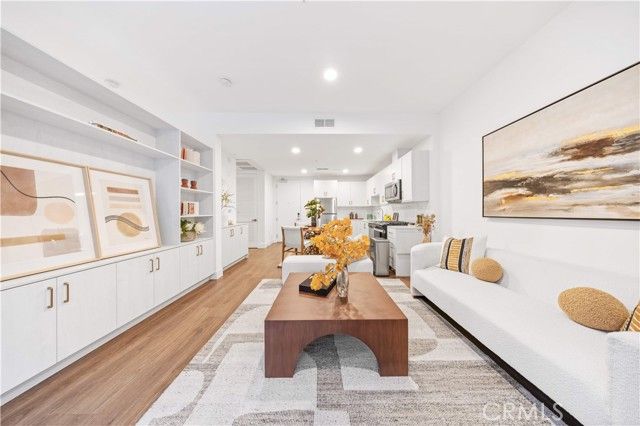 709 E Walnut Street 222, Pasadena, CA 91101