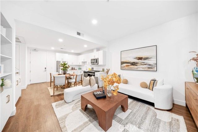 709 E Walnut Street 222, Pasadena, CA 91101