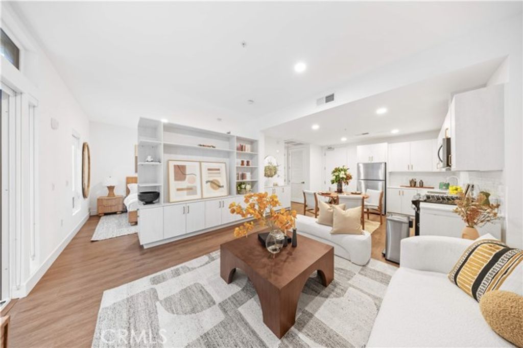 709 E Walnut Street 222, Pasadena, CA 91101