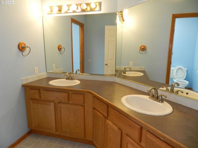 31811 Nw BELGIUM Ct, North Plains, OR 97133