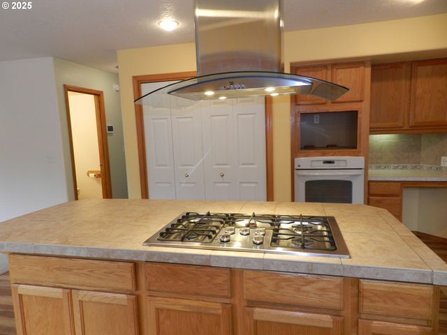 31811 Nw BELGIUM Ct, North Plains, OR 97133