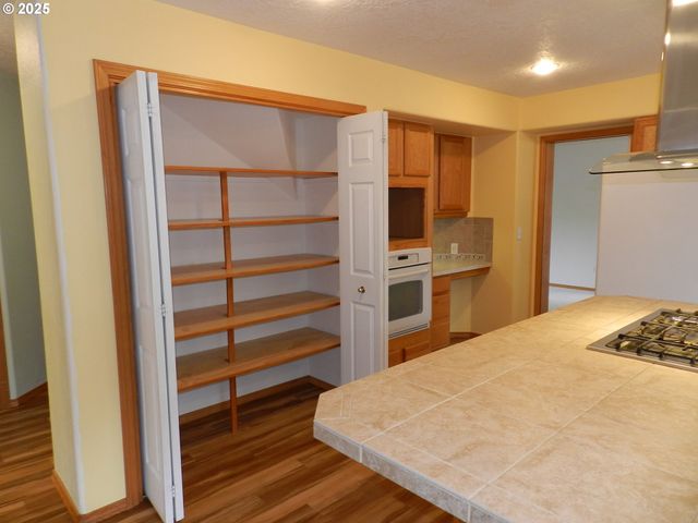 31811 Nw BELGIUM Ct, North Plains, OR 97133