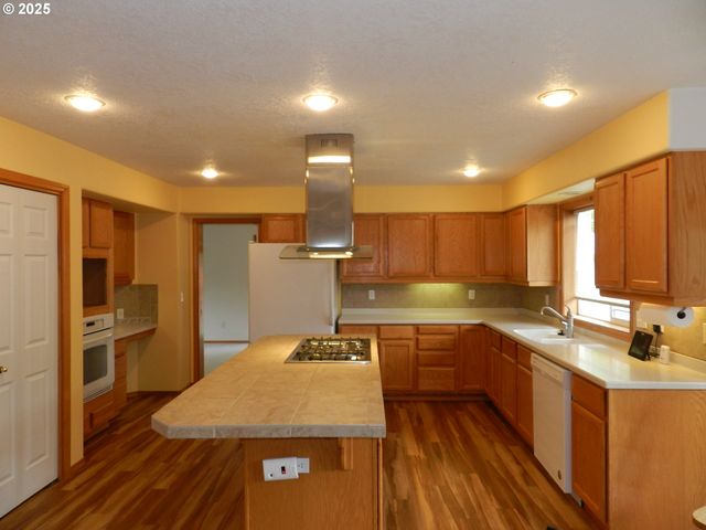 31811 Nw BELGIUM Ct, North Plains, OR 97133