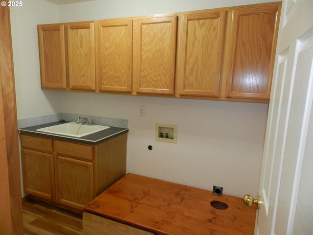 31811 Nw BELGIUM Ct, North Plains, OR 97133